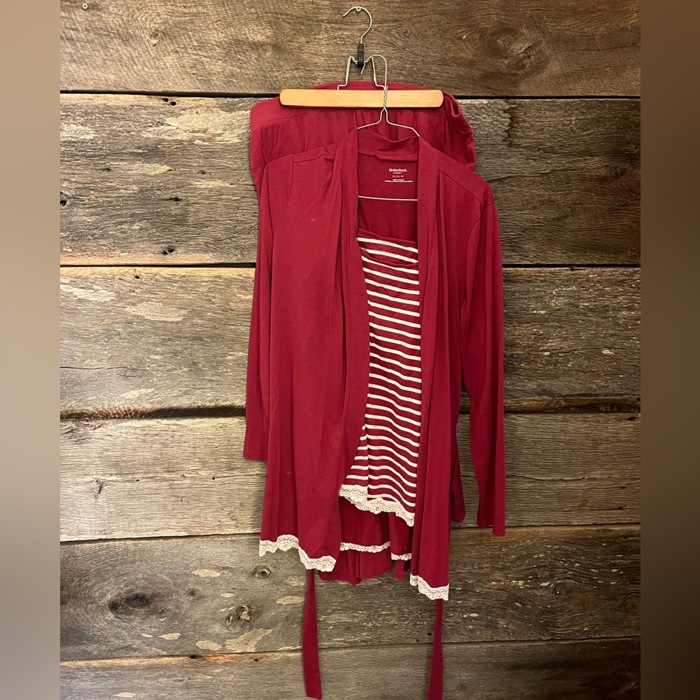 Motherhood Maternity nursing pajamas/robe